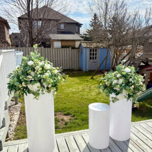 Round pedestal acrylic